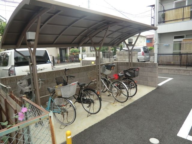 駐車場　敷地内駐輪場完備