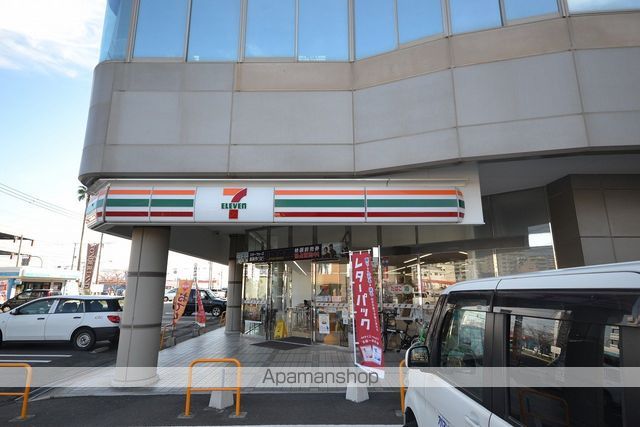 コンビニ　セブンイレブン（コンビニ）まで298m