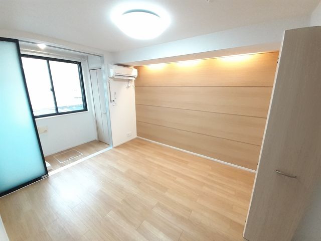アザレアガーデンIの居間写真