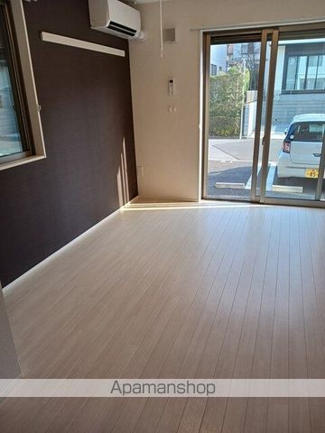 ローツェ松葉の居間写真