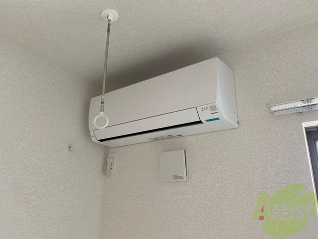 その他設備　お部屋の角にはこちらのエアコンがございます