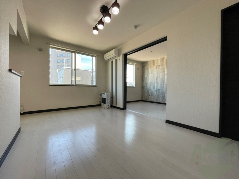 居室・リビング　広くてキレイなお部屋が広がっていて、充実した生活が送れそう。