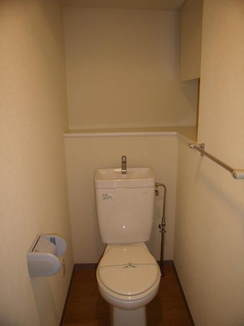 ＪＲ中央線 大久保駅 徒歩2分 6階建 築26年のトイレ写真