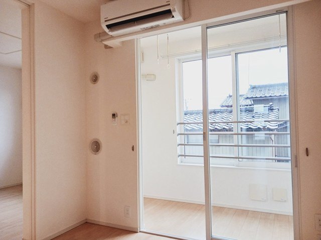 その他部屋・スペース　サンルーム。雨の日や冬でも安心して洗濯物が干せます！