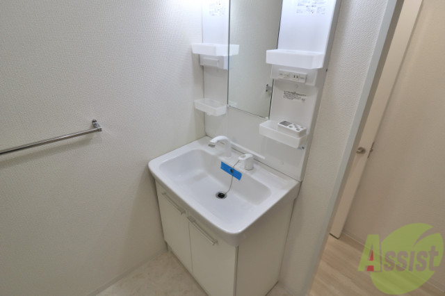 洗面設備　小物も置けちゃう独立洗面台！