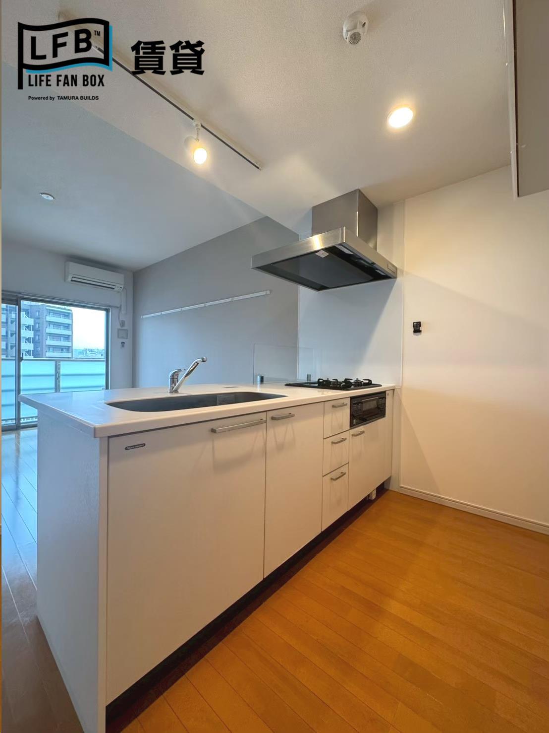 キッチン　※画像は別部屋です。設備や内装の色などが異なる場合がございま