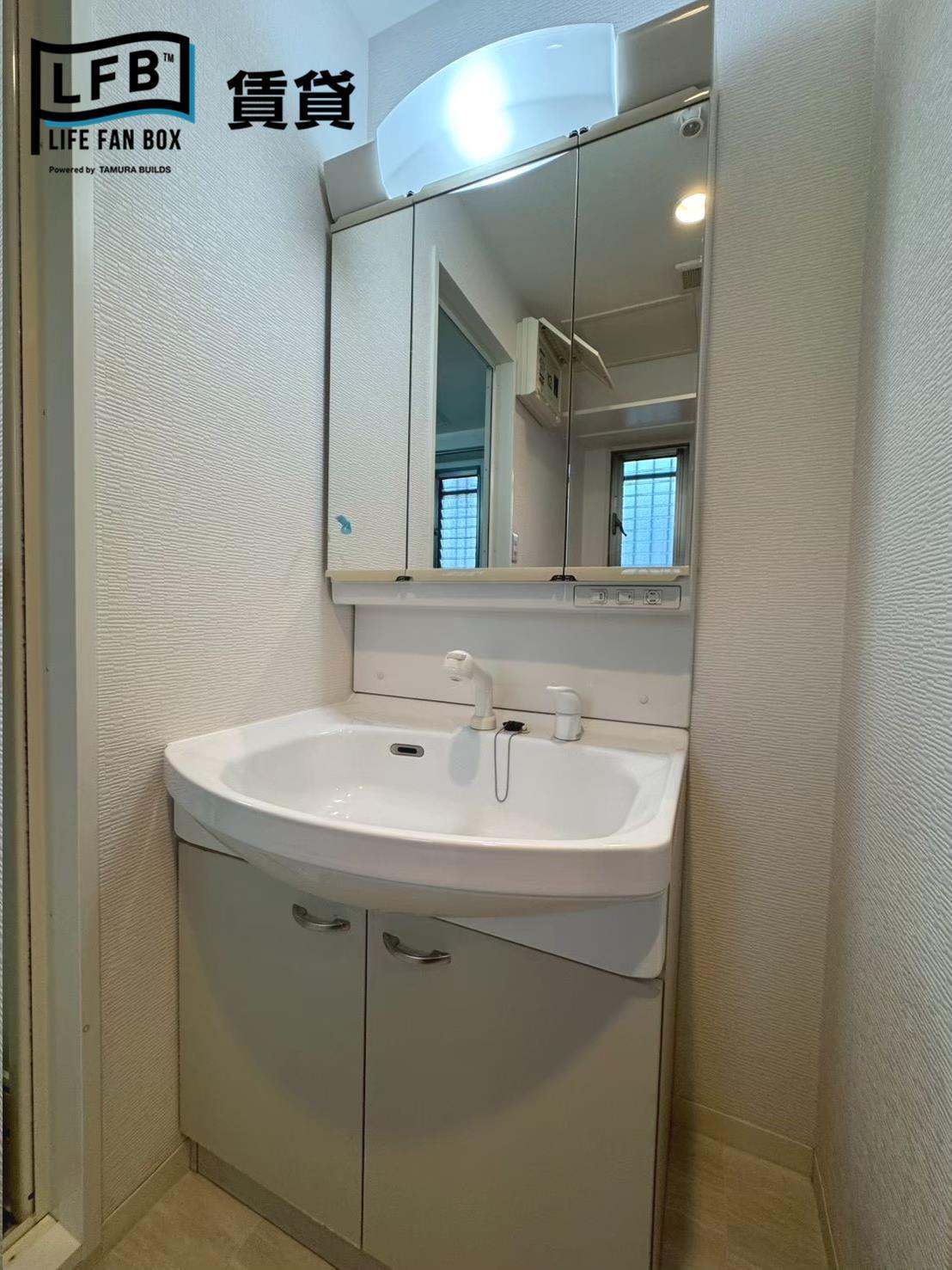 洗面設備　※画像は別部屋です。設備や内装の色などが異なる場合がございま