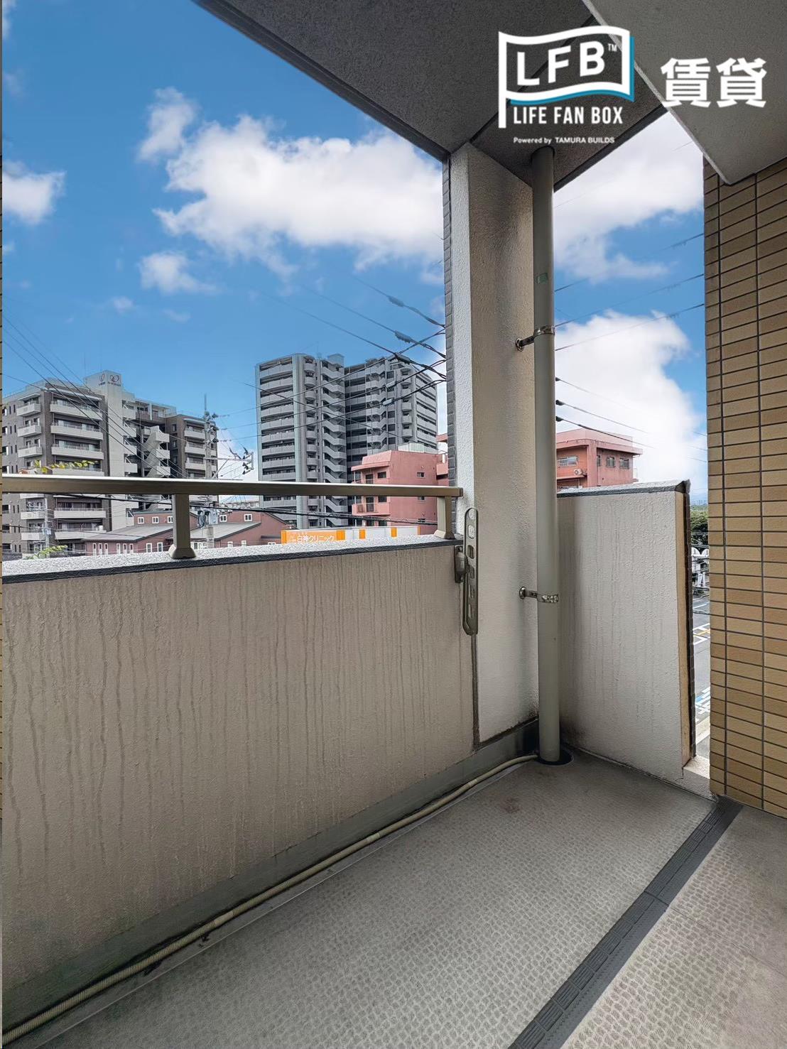 バルコニー　※画像は別部屋です。設備や内装の色などが異なる場合がございま