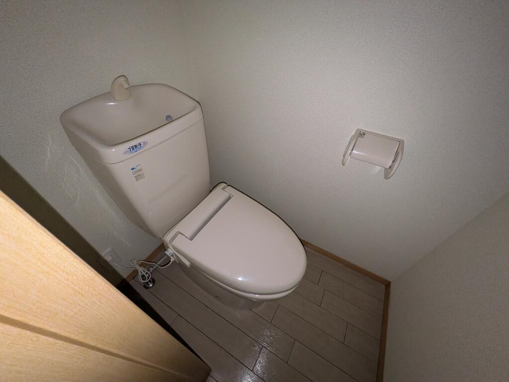 ＪＲ横浜線 十日市場駅 徒歩5分 2階建 築23年のトイレ写真