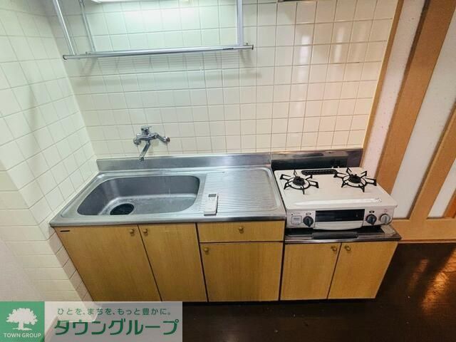 キッチン　※写真は別部屋の反転タイプです。
