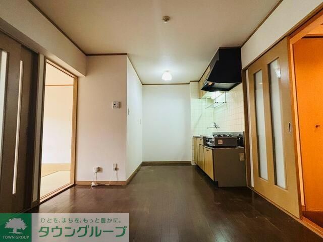 居室・リビング　※写真は別部屋の反転タイプです。