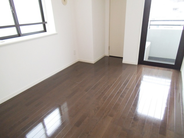 居室・リビング　２面採光の明るいお部屋です☆