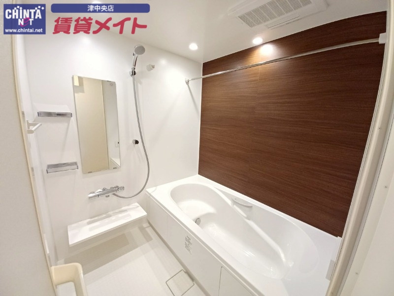 バス・シャワールーム　同型参考写真