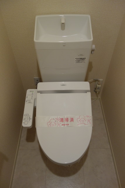 トイレ　洗浄機能付暖房便座