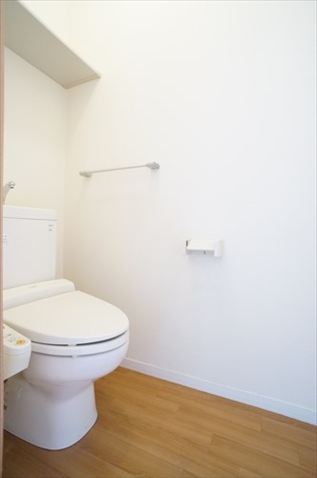 その他　上部には棚があるので、トイレットペーパーなどストックも可能♪