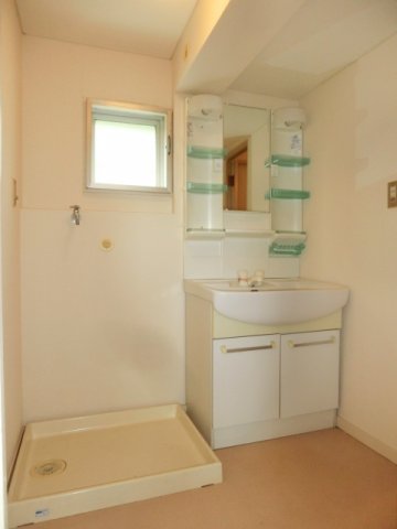 洗面設備　脱衣所・独立洗面台。