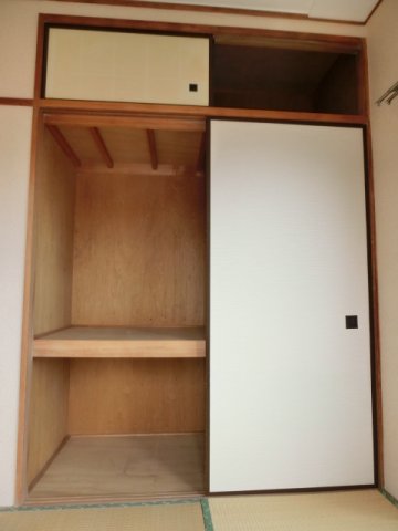 収納　押入れタイプの収納スペース。