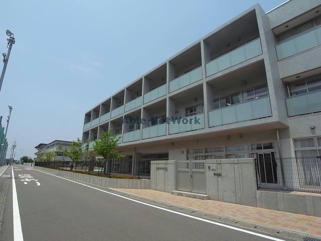 【岐阜市柳津町高桑のマンションの小学校】