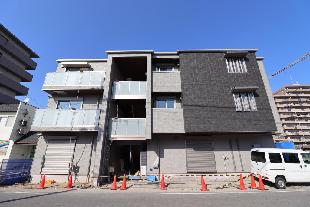 東大阪市吉田本町のマンションの建物外観