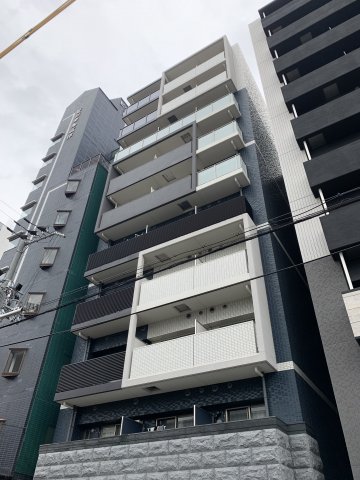 大阪市中央区高津のマンションの建物外観
