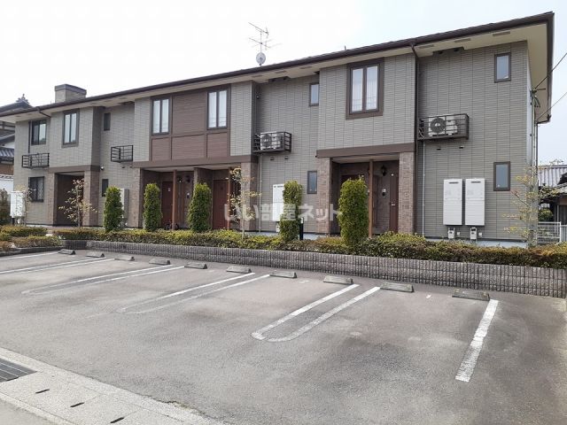 愛媛県西条市小松町新屋敷（アパート）の賃貸物件の外観