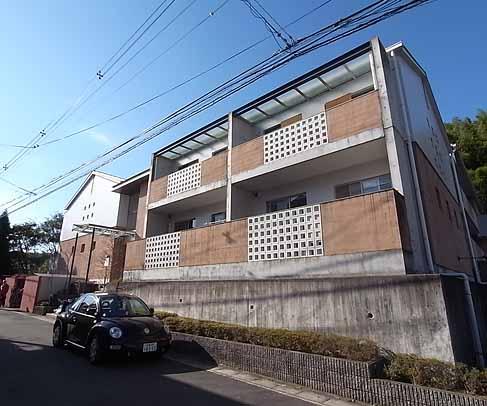 京都市西京区山田南町のマンションの建物外観