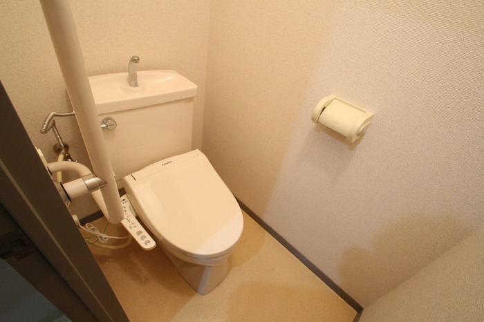 【足立区東和のマンションのトイレ】