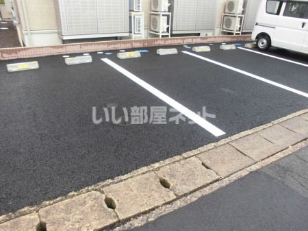 【福島市松山町のアパートの駐車場】