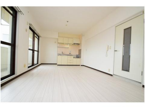 居室・リビング　同マンション別部屋