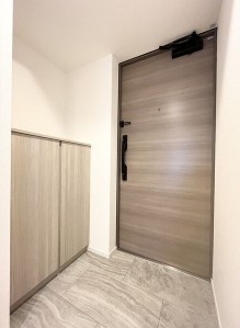 【S-RESIDENCE堀田North IIの玄関】