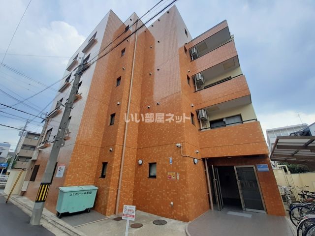 京都市右京区西京極西大丸町のマンションの建物外観