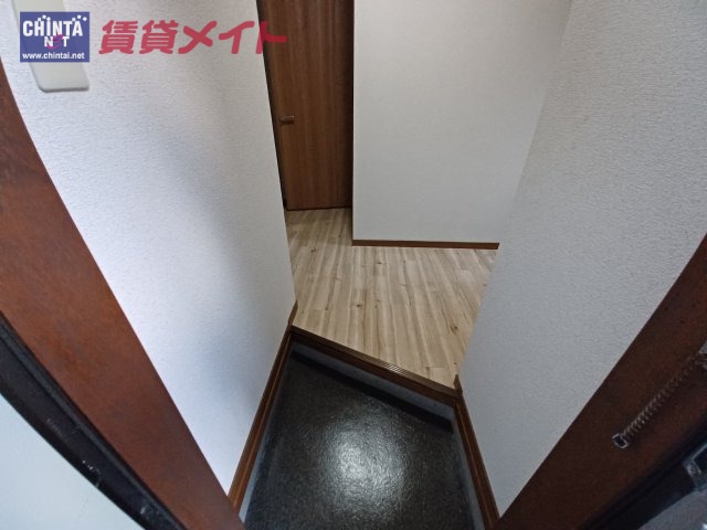 【伊勢市小俣町本町のアパートの玄関】