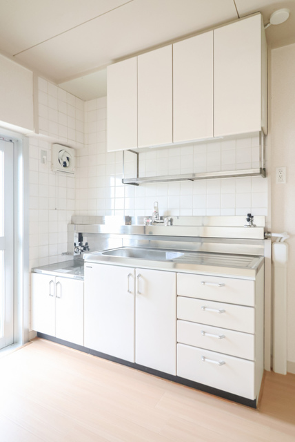 キッチン　コンパクトで使い勝手の良いキッチン