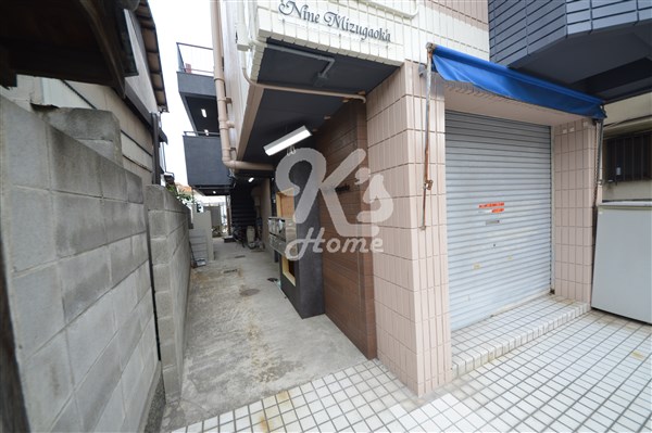 【神戸市垂水区瑞ケ丘のマンションのエントランス】
