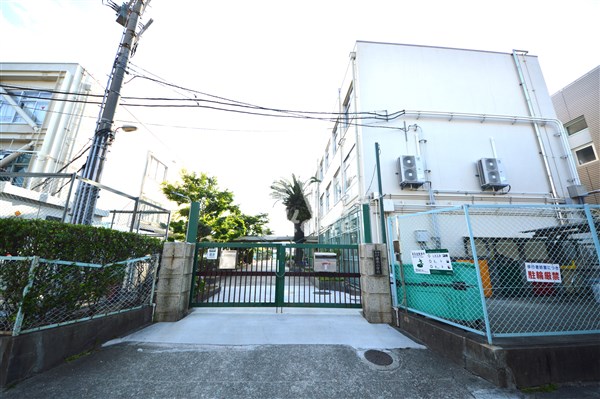 【神戸市垂水区瑞ケ丘のマンションの小学校】