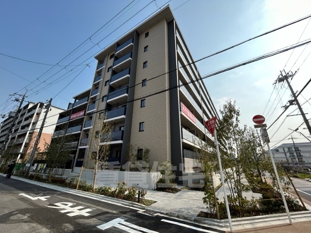 京都市南区唐橋平垣町のマンションの建物外観