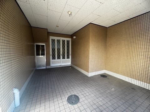 エントランス　駐車スペース有（車種による）