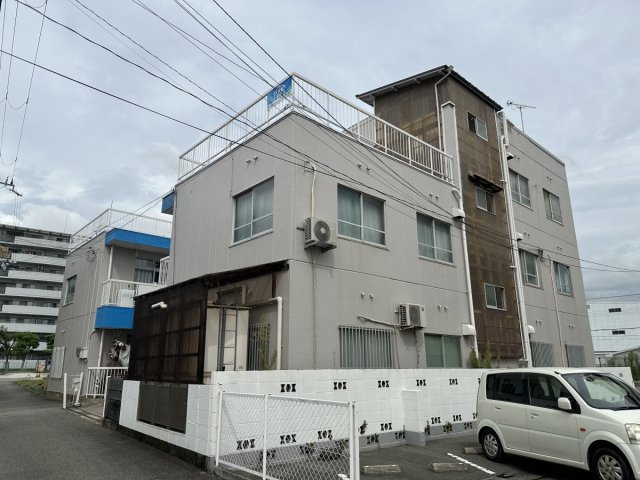 姫路市岡田のアパートの建物外観