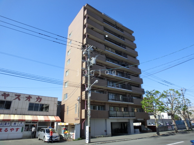 【札幌市中央区北十条西のマンションのエントランス】