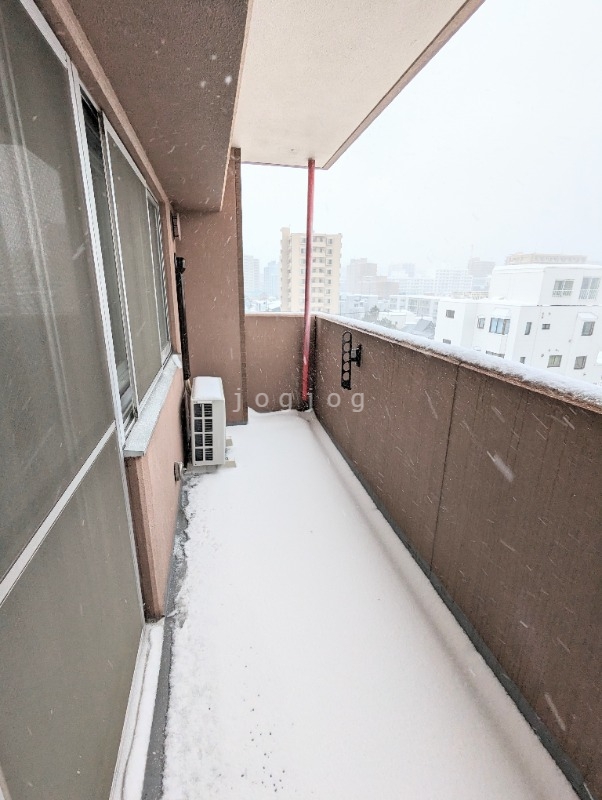 【札幌市中央区北十条西のマンションのバルコニー】