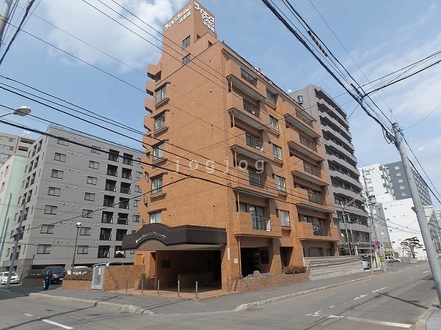 札幌市中央区北一条西のマンションの建物外観