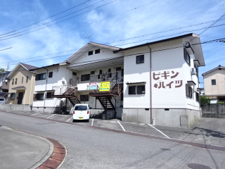 田辺市南新万のアパートの建物外観