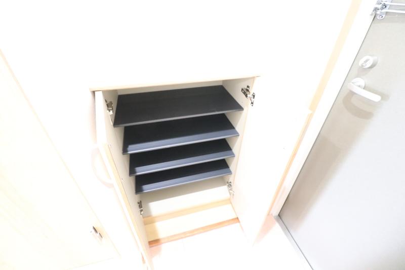 収納　シューズボックス