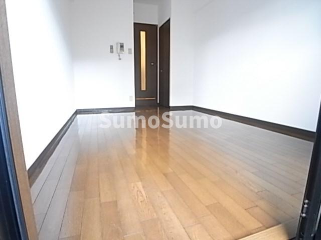 居室・リビング　こちらの居間で趣味の時間をお楽しみください