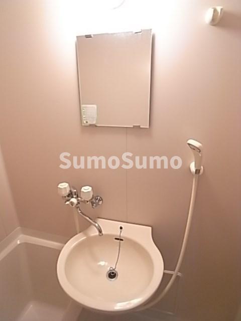 洗面設備　ゆったりとスペースのある洗面所