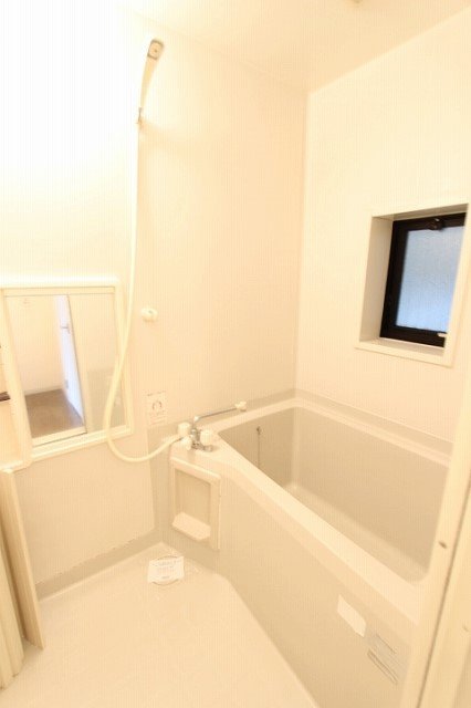 バス・シャワールーム　同物件、別号室のものです。