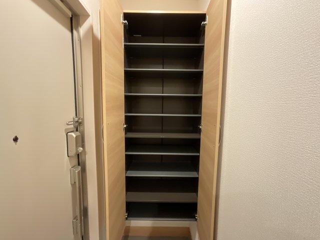 収納　大きめの下駄箱もございます