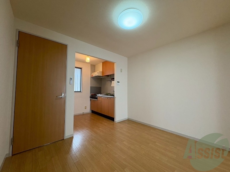 居室・リビング　こちらは７．２帖のダイニングキッチンになります。