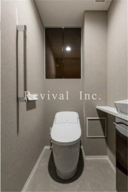 トイレ　お手洗いは最新式タンクレストイレ仕様