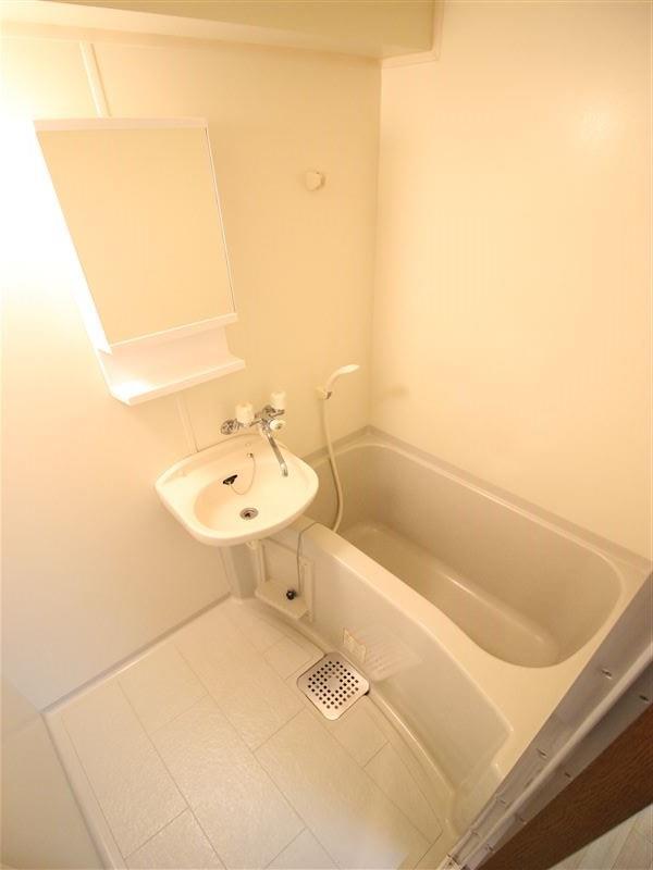 バス・シャワールーム　ゆったりできるバスルーム